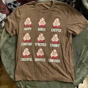 Adult Medium Disney Store Snow White and The Seven Dwarves T-Shirt